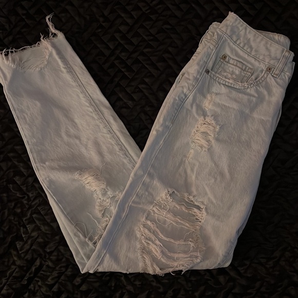 High Waisted Denim Mom Jeans - Picture 4 of 4